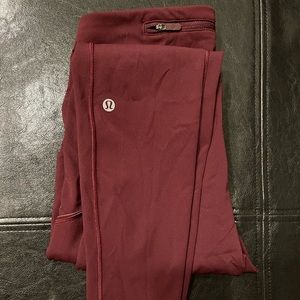 Lululemon Legging. Almost new. Size 6. Corlor: Cassic.